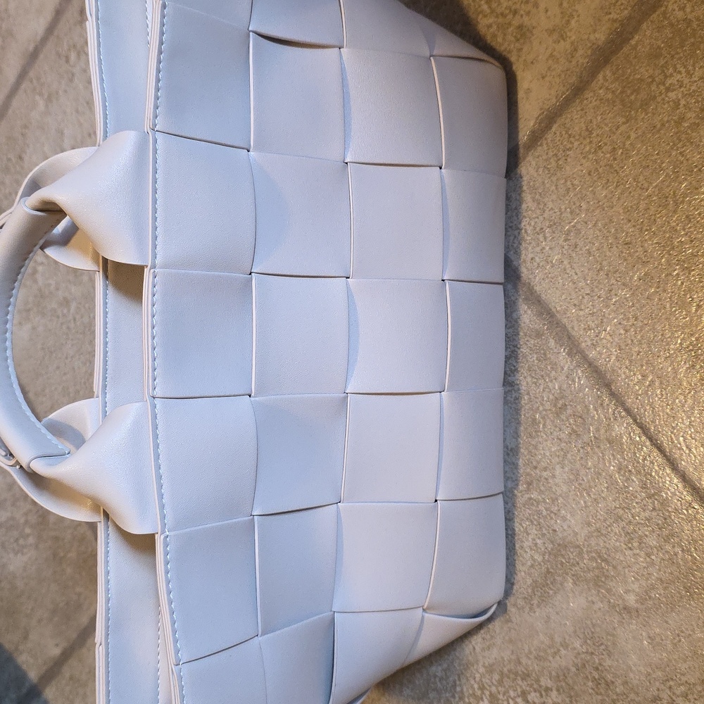 Elegant White Woven Shoulder Bag